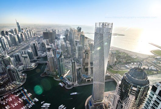 Twisting Cayan Tower Dubai